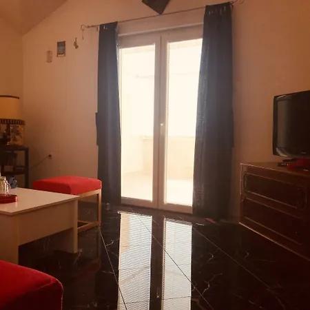 Star Apartment *